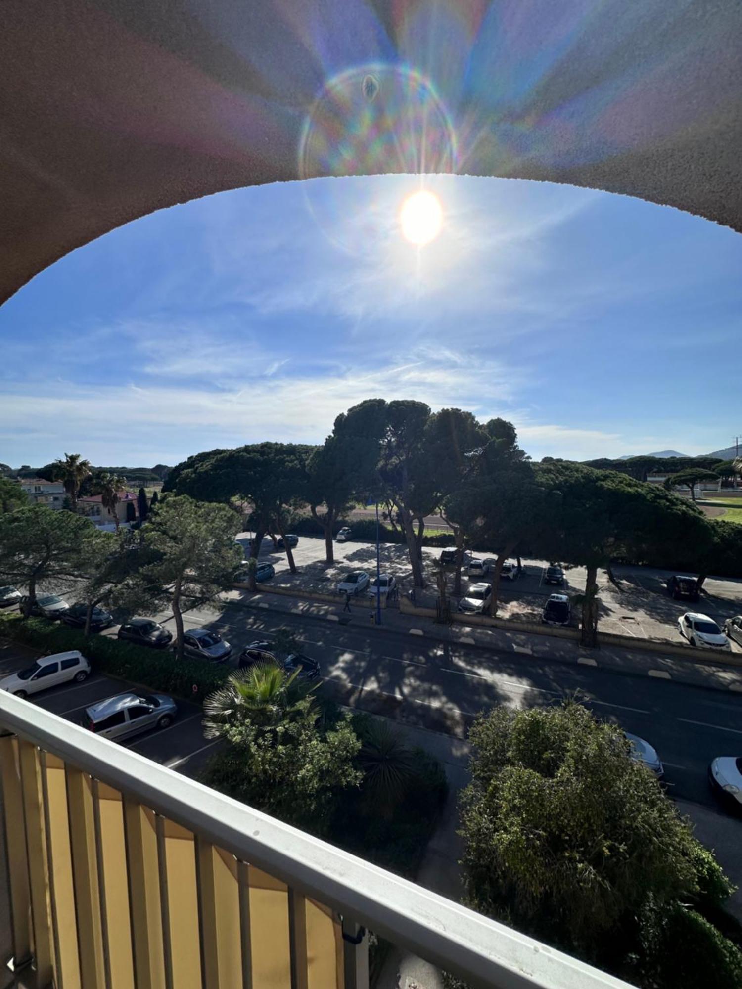 Sejour Au Port Hyères Exterior foto