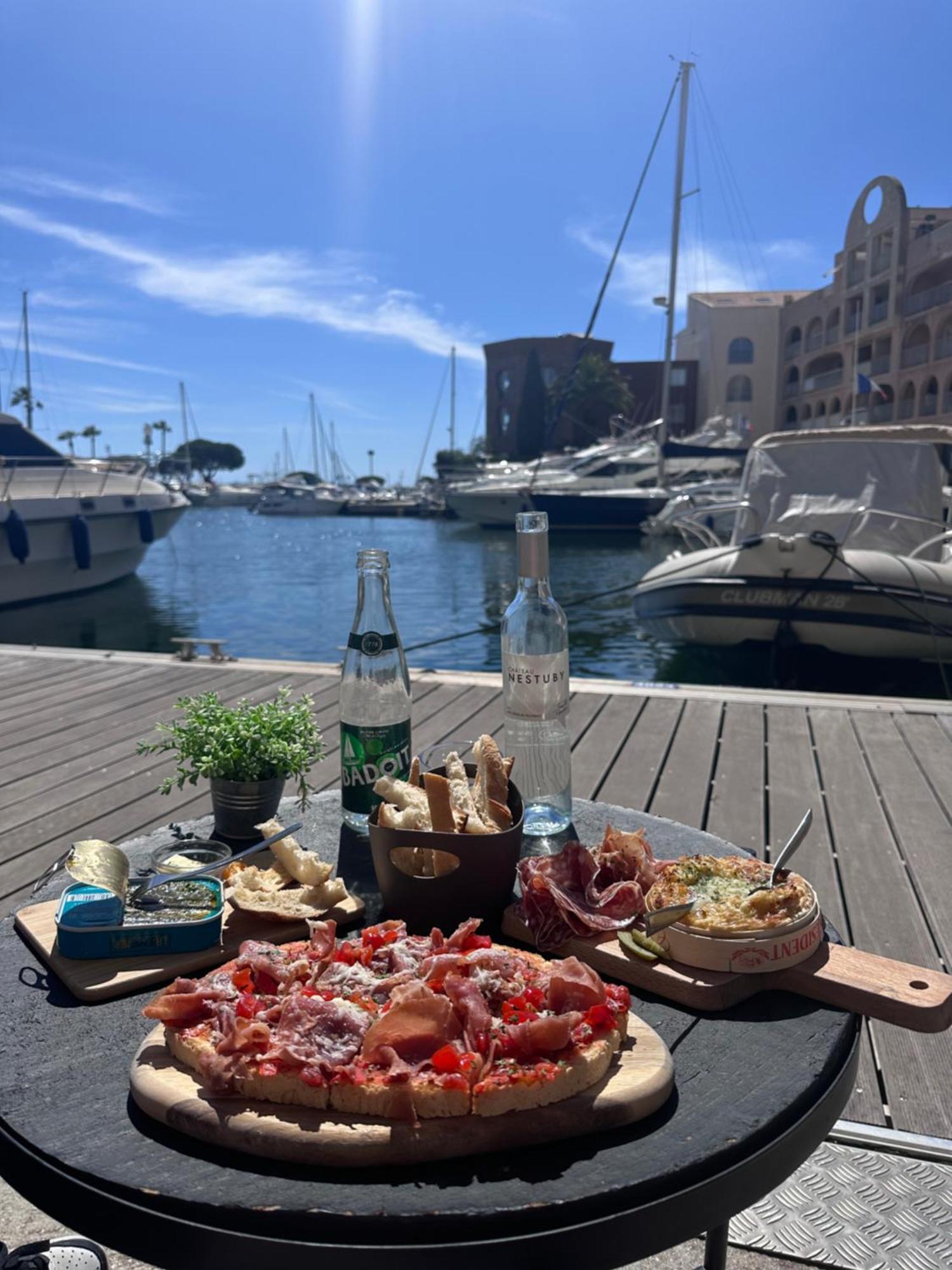 Sejour Au Port Hyères Exterior foto
